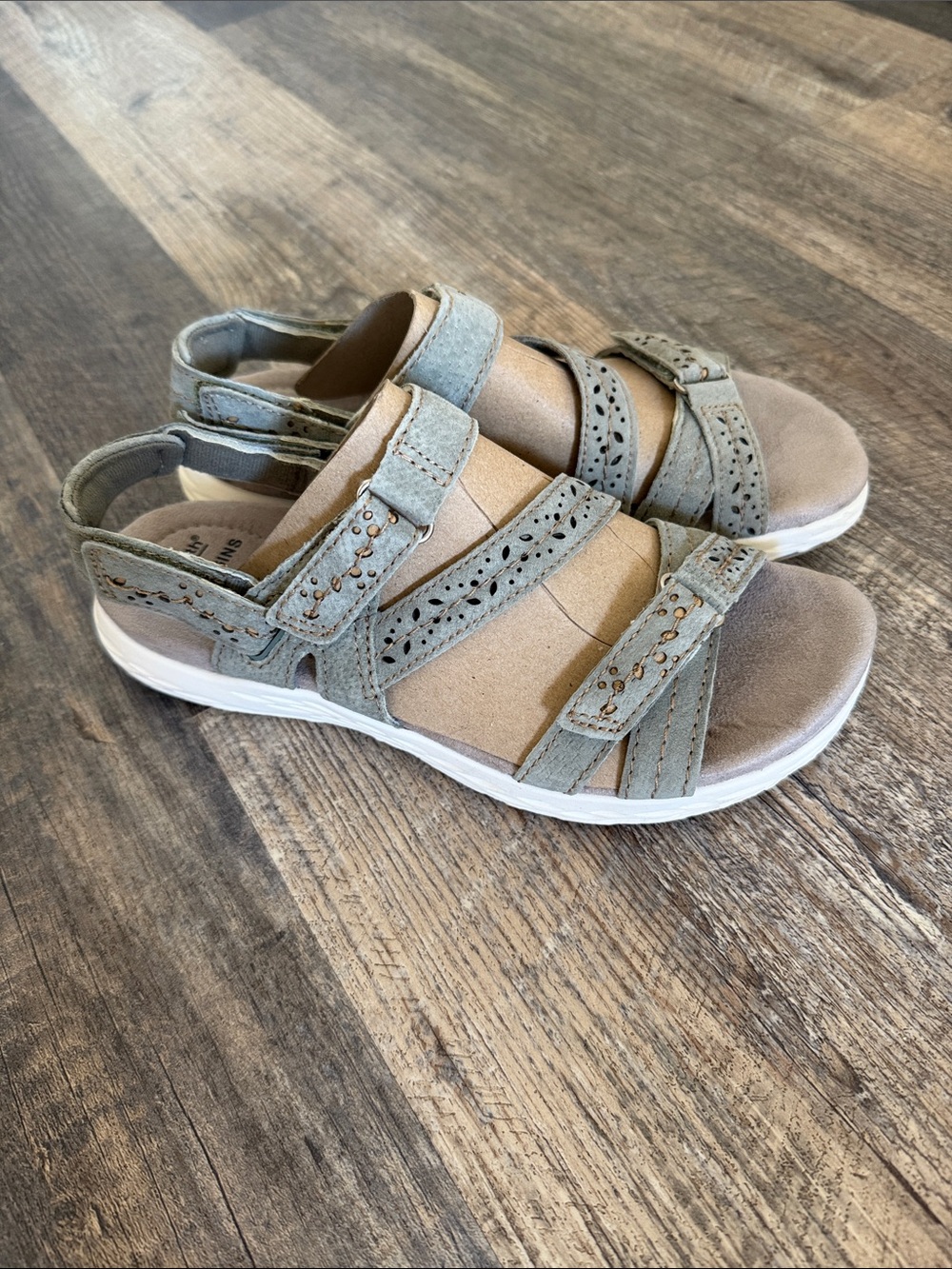 Earth Origins Sandals Sage Green US 7.5M Westfield Wendy Suede Leather Upper